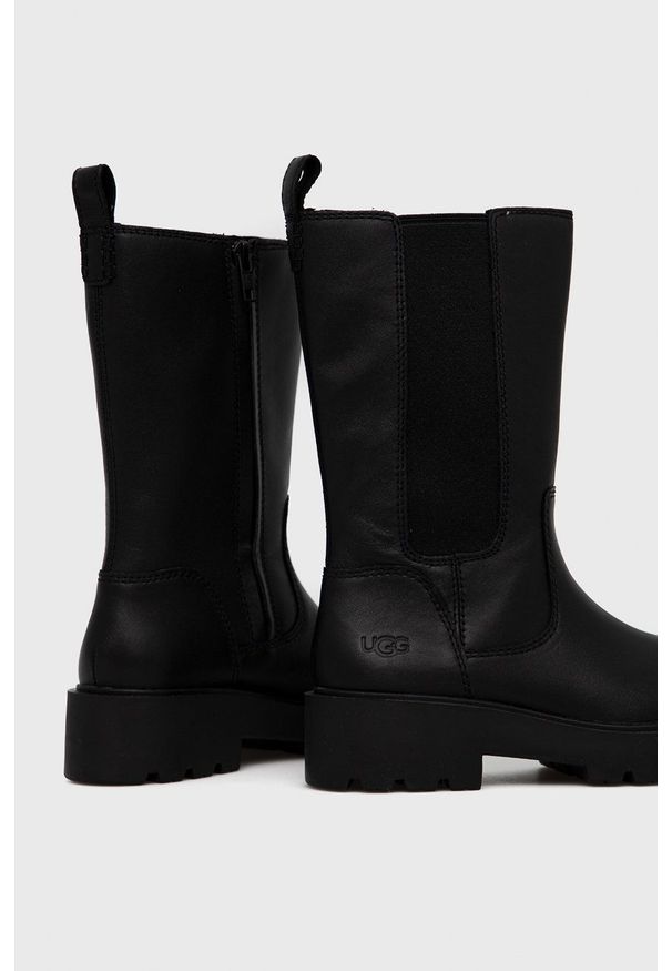 Ugg - UGG Sztyblety skórzane Holzer damskie kolor czarny na platformie lekko ocieplone. Nosek buta: okrągły. Kolor: czarny. Materiał: skóra. Obcas: na platformie