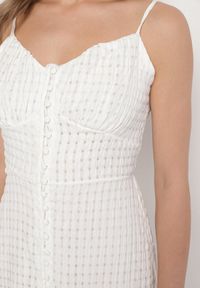 Born2be - Biała Sukienka Rozkloszowana na Ramiączkach z Guzikami z Wiskozą Efrinelle. Okazja: na co dzień. Typ kołnierza: dekolt w kształcie V. Kolor: biały. Materiał: wiskoza. Długość rękawa: na ramiączkach. Typ sukienki: rozkloszowane. Styl: casual, elegancki #3