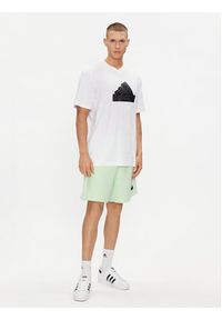 Adidas - adidas T-Shirt IN1623 Biały Loose Fit. Kolor: biały. Materiał: bawełna #4