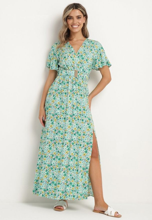 Born2be - Zielona Wiskozowa Sukienka z Kopertowym Dekoltem i Gumką w Pasie z Paskiem i Rozcięciem Vikama. Okazja: na spacer, na imprezę. Typ kołnierza: dekolt kopertowy. Kolor: zielony. Materiał: wiskoza. Typ sukienki: kopertowe. Styl: elegancki