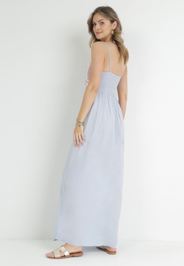 Born2be - Jasnoniebieska Sukienka Wing In. Kolor: niebieski. Materiał: bawełna. Długość rękawa: na ramiączkach. Wzór: aplikacja. Sezon: lato. Długość: maxi