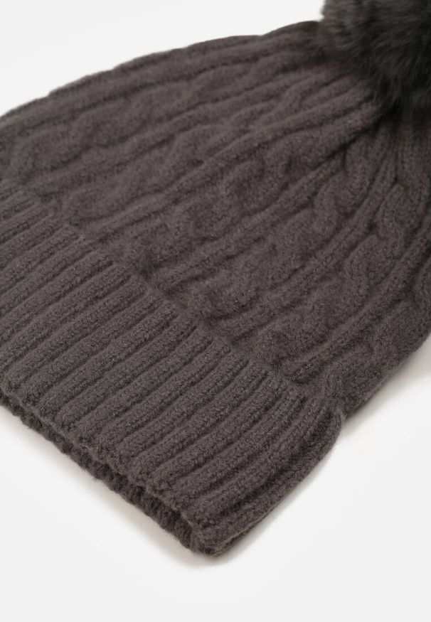 Born2be - Szara Czapka w Warkoczowy Splot z Pomponem Vetisare. Kolor: szary. Materiał: dzianina, jeans. Wzór: ze splotem