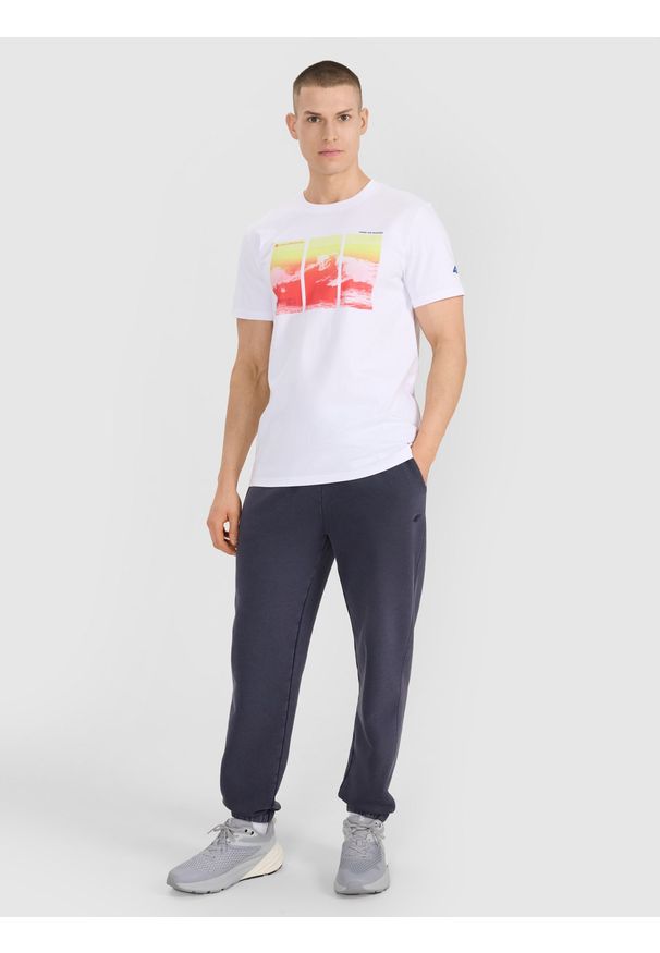 4f - 4F T-shirt regular z nadrukiem męski - biały S. Okazja: na co dzień. Kolor: biały. Materiał: bawełna, jersey, materiał. Długość rękawa: krótki rękaw. Długość: krótkie. Wzór: nadruk. Styl: sportowy, klasyczny, casual