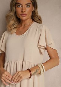 Renee - Jasnobeżowa Rozkloszowana Sukienka z Wiskozą w Casualowym Stylu Filarenna. Okazja: na co dzień. Typ kołnierza: dekolt w serek. Kolor: beżowy. Materiał: wiskoza. Długość rękawa: krótki rękaw. Styl: klasyczny, elegancki, casual #3