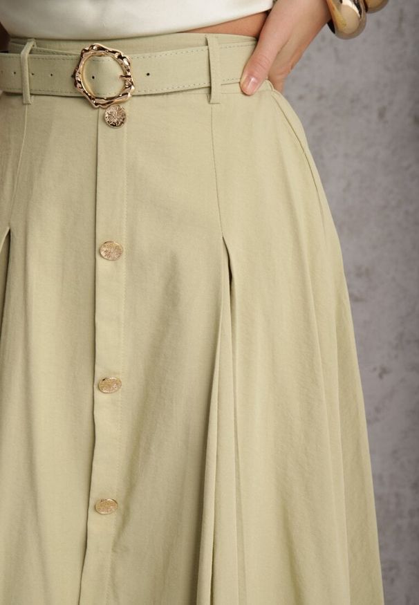 Renee - Zielona Rozkloszowana Spódnica z Kieszonkami i Paskiem z Klamrą Qualea. Okazja: na co dzień. Kolor: zielony. Materiał: wiskoza, bawełna, materiał. Styl: casual, elegancki