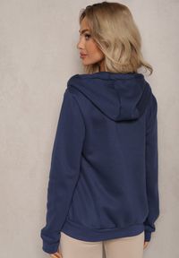 Renee - Granatowa Bluza z Kapturem Harasphei. Okazja: na co dzień. Typ kołnierza: kaptur. Kolor: niebieski. Materiał: jeans, tkanina. Długość rękawa: długi rękaw. Długość: długie. Wzór: jednolity. Styl: sportowy, casual #4