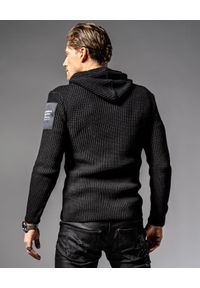 GUNS & TUXEDOS - Czarny sweter z kapturem Cold Sunrise. Typ kołnierza: kaptur. Kolor: czarny. Materiał: wełna, materiał, prążkowany, dzianina, jeans. Wzór: aplikacja. Styl: elegancki #2
