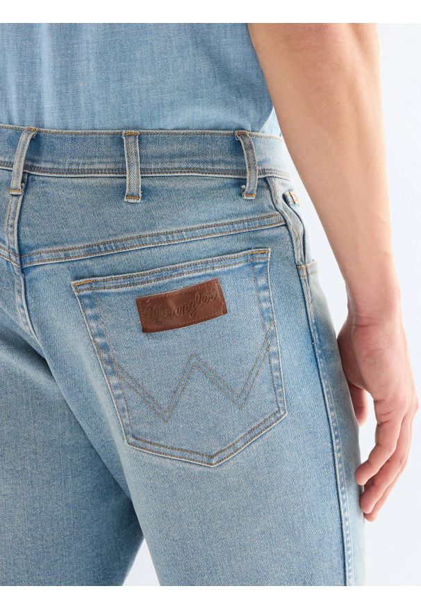 Wrangler - MESKIE SZORTY WRANGLER TEXAS SHORTS AGED BLUE 112378432