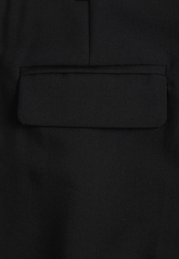 Renee - Czarne Szorty o Garniturowym Kroju High Waist z Dodatkiem Wiskozy Mavvia. Okazja: na co dzień. Stan: podwyższony. Kolor: czarny. Materiał: wiskoza. Sezon: lato. Styl: elegancki, casual, klasyczny