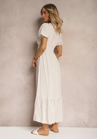 Renee - Jasnobeżowa Boho Sukienka z Bawełny o Kopertowym Fasonie Rissatina. Okazja: do pracy. Typ kołnierza: dekolt w kształcie V. Kolor: beżowy. Materiał: bawełna. Typ sukienki: kopertowe. Styl: boho