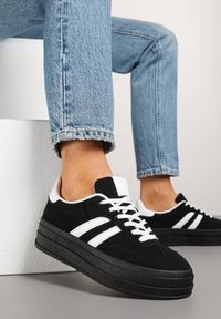 Renee - Czarne Sneakersy na Platformie z Kontrastowymi Zdobieniami Mulinea. Okazja: na co dzień. Kolor: czarny. Materiał: jeans. Wzór: aplikacja. Obcas: na platformie