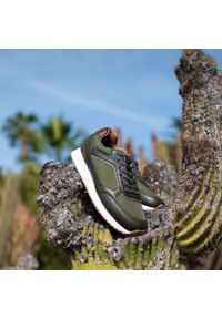 Wittchen - Męskie sneakersy ze skóry ekologicznej ze wstawkami zielone. Kolor: zielony. Materiał: skóra ekologiczna. Wzór: aplikacja. Sport: turystyka piesza #8