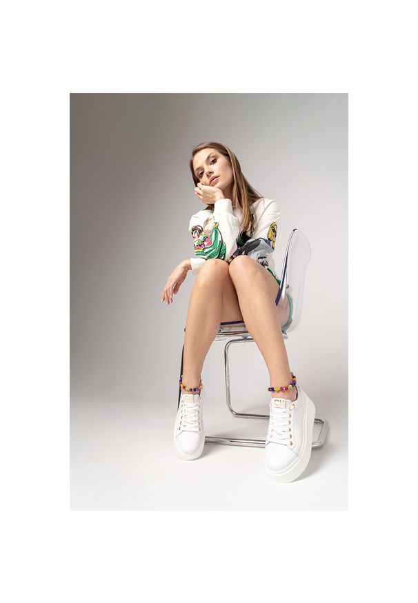 CheBello - Białe Sneakersy Chebello Wygodne Obuwie Damskie. Okazja: na co dzień. Kolor: biały. Materiał: skóra. Sezon: lato