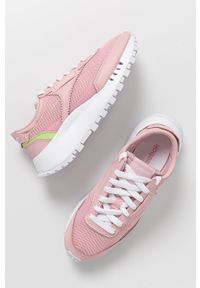 Reebok Classic Buty dziecięce kolor różowy. Nosek buta: okrągły. Zapięcie: sznurówki. Kolor: różowy. Materiał: guma. Model: Reebok Classic