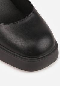 Renee - Czarne Eleganckie Czółenka na Platformie i Słupku Jesivia. Okazja: na spotkanie biznesowe, do pracy. Zapięcie: pasek. Kolor: czarny. Materiał: lakier. Obcas: na platformie. Styl: elegancki. Wysokość obcasa: średni #9