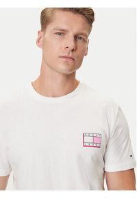 Tommy Jeans T-Shirt Pop Color Flag DM0DM21577 Biały Regular Fit. Kolor: biały. Materiał: bawełna