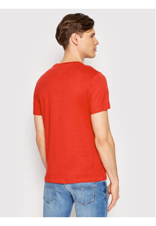 Tommy Jeans T-Shirt Essential Flag DM0DM13509 Czerwony Regular Fit. Kolor: czerwony. Materiał: bawełna