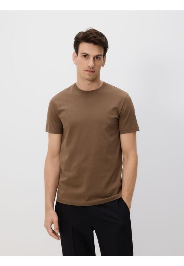 Reserved - Bawełniany t-shirt regular - brązowy. Kolor: brązowy. Materiał: bawełna