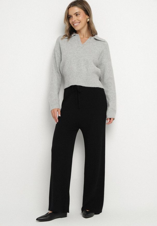 Born2be - Czarne Szerokie Spodnie High Waist z Wiskozą z Gumką w Pasie Essica. Okazja: na co dzień. Stan: podwyższony. Kolor: czarny. Materiał: wiskoza. Wzór: aplikacja. Styl: casual, elegancki