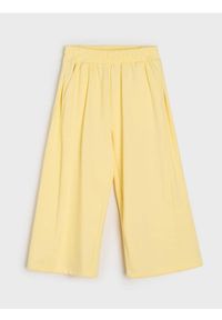 Sinsay - Spodnie dresowe wide leg z polarem - żółty. Kolor: żółty. Materiał: dresówka, polar