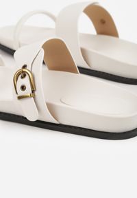 Renee - Białe Klapki Ozdobione Paskami i Metaliczną Klamrą Ophiusi. Okazja: na co dzień. Kolor: biały. Materiał: jeans. Wzór: aplikacja. Styl: casual #8