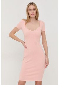 Marciano Guess sukienka kolor różowy mini dopasowana. Kolor: różowy. Materiał: dzianina. Długość rękawa: krótki rękaw. Wzór: gładki. Typ sukienki: dopasowane. Długość: mini #2