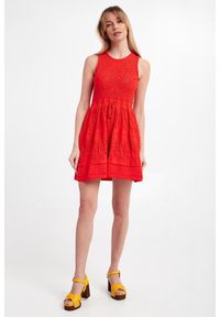 Twinset Milano - Sukienka dzianinowa TWINSET. Materiał: dzianina. Długość rękawa: bez rękawów. Wzór: kwiaty, ażurowy. Typ sukienki: rozkloszowane. Długość: mini #4