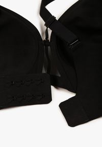 Born2be - Czarny Biustonosz z Ozdobnymi Paskami Zetessa. Kolor: czarny. Materiał: jeans. Wzór: paski #6