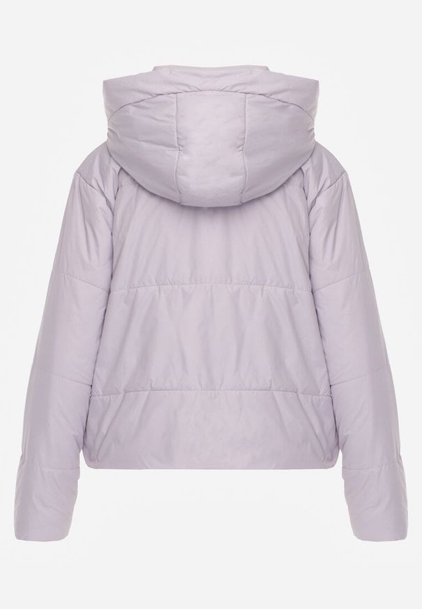 Renee - Jasnofioletowa Kurtka z Szerokim Pikowaniem i Nieodpinanym Kapturem Ninilira. Okazja: na spacer. Kolor: fioletowy. Materiał: jeans