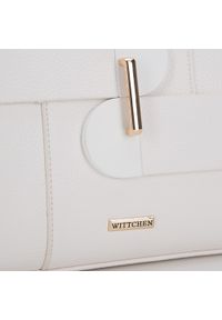 Wittchen - Minikuferek ze zdobieniem z przodu biały. Kolor: biały. Wzór: aplikacja. Dodatki: z haftem. Materiał: skórzane. Rozmiar: małe. Styl: klasyczny, casual, elegancki. Rodzaj torebki: na ramię #5