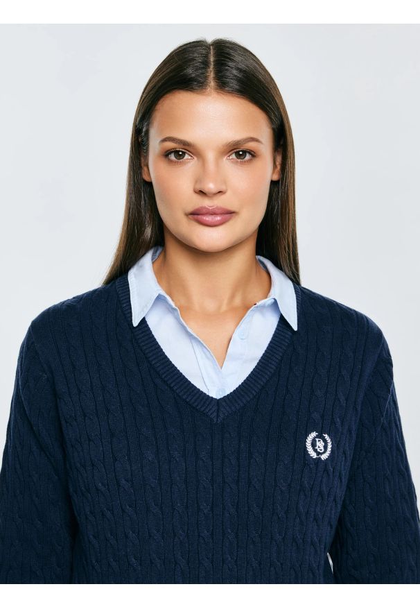 Big-Star - Sweter damski ze splotem warkoczowym z dekoltem v-neck granatowy Nisa 403. Kolor: niebieski. Materiał: poliamid, włókno, bawełna. Długość: długie. Wzór: ze splotem. Styl: klasyczny, elegancki