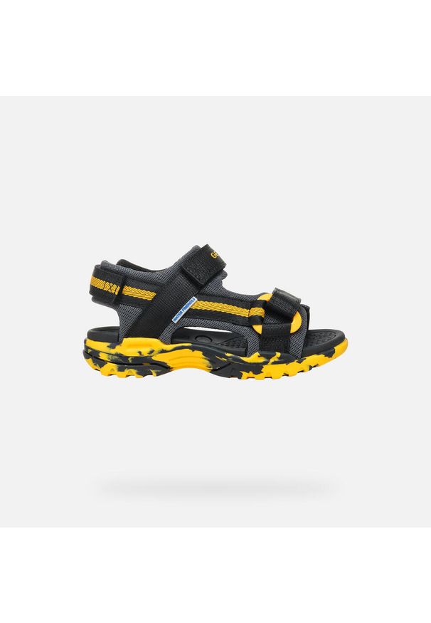 Sandały Geox Model J Borealis B Kolor Czarny. Kolor: czarny, wielokolorowy, żółty. Materiał: tkanina. Sport: turystyka piesza