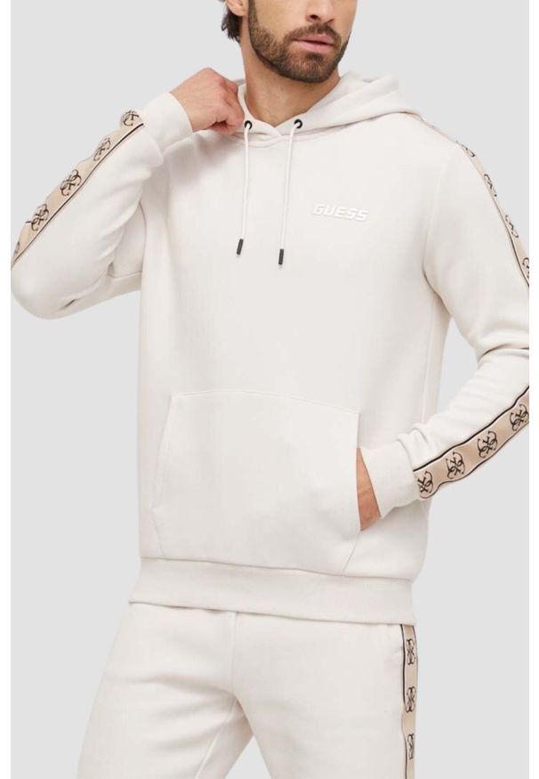 Guess - GUESS Beżowa męska bluza z lampasami Mickey, Rozmiar XXL. Okazja: na co dzień. Kolor: beżowy. Materiał: materiał, poliester, bawełna. Styl: sportowy, casual, elegancki