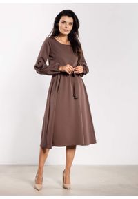 Infinite You - Elegancka sukienka rozkloszowana z długim rękawem brązowa. Kolor: czarny, brązowy. Długość rękawa: długi rękaw. Styl: elegancki #3