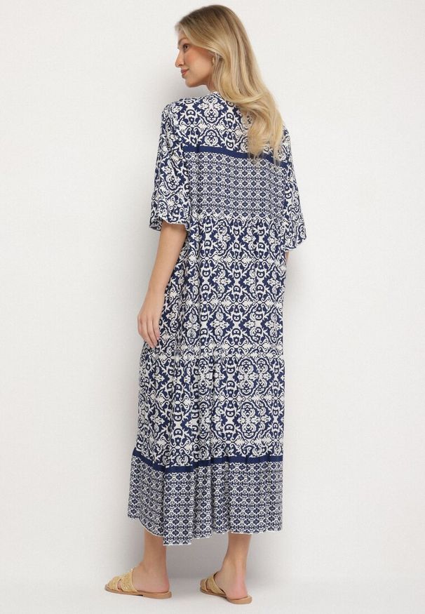 Born2be - Granatowa Bawełniana Sukienka w Stylu Boho z Wiązaniem Przy Dekolcie Orradelle. Okazja: na co dzień. Kolor: niebieski. Materiał: bawełna. Typ sukienki: proste. Styl: boho
