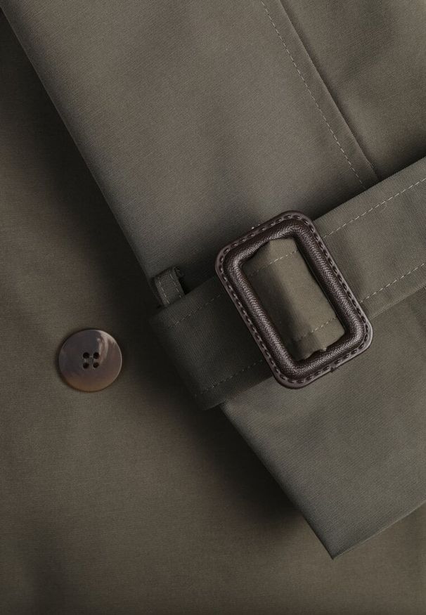 Renee - Zielony Dwurzędowy Płaszcz Trencz z Paskiem Ninnolia. Okazja: do pracy, na spacer. Kolor: zielony. Materiał: jeans. Wzór: aplikacja. Styl: klasyczny, elegancki