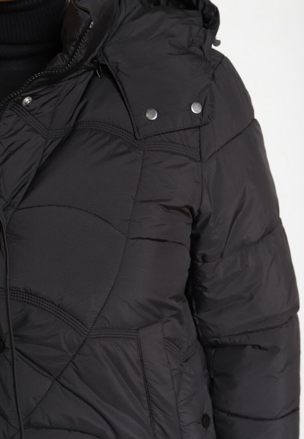 Born2be - Czarna Pikowana Kurtka z Kieszeniami i Kapturem z Możliwością Odpięcia Nikigala. Okazja: na spacer, na co dzień. Kolekcja: plus size. Kolor: czarny. Materiał: jeans, materiał. Styl: casual, elegancki