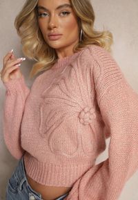 Renee - Różowy Sweter z Tłoczonym Kwiatowym Wzorem i Metaliczną Nicią Galori. Kolor: różowy. Materiał: tkanina, jeans. Wzór: kwiaty. Styl: klasyczny