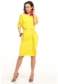 Tessita - Żółta Dzianinowa Sukienka z Kimonowym Krótkim Rękawem. Kolor: żółty. Materiał: dzianina. Długość rękawa: krótki rękaw #1