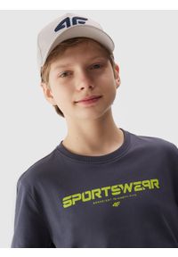 4f - T-shirt z nadrukiem chłopięcy - szary. Okazja: na co dzień. Kolor: szary. Materiał: jersey, dzianina, bawełna. Wzór: nadruk. Sezon: lato. Styl: sportowy, casual