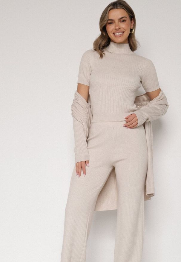 Born2be - Beżowy Dzianinowy Komplet z Wiskozą Spodnie Bluzka z Półgolfem i Kardigan Vetisena. Kolor: beżowy. Materiał: wiskoza, dzianina