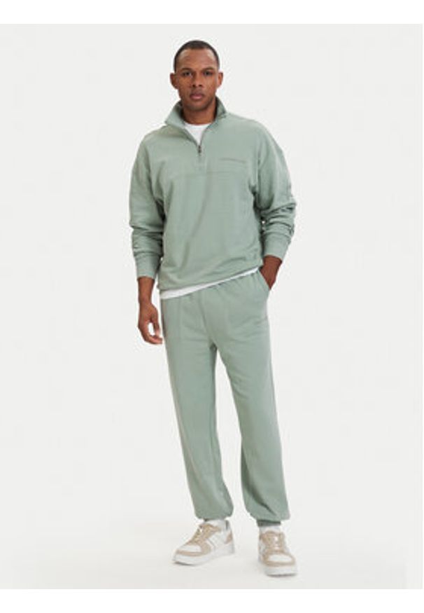 TOMMY HILFIGER - Tommy Hilfiger Bluza Essential UM0UM03909 Zielony jasny Regular Fit. Kolor: zielony. Materiał: bawełna