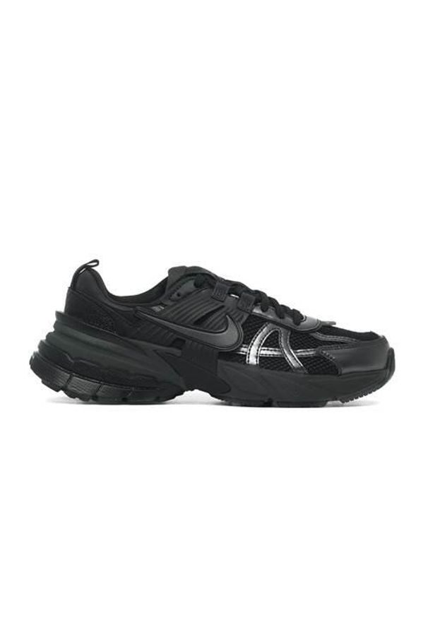 Buty do chodzenia damskie Nike W V2k Run. Zapięcie: sznurówki. Kolor: czarny. Materiał: materiał, syntetyk. Szerokość cholewki: normalna. Sport: turystyka piesza, bieganie
