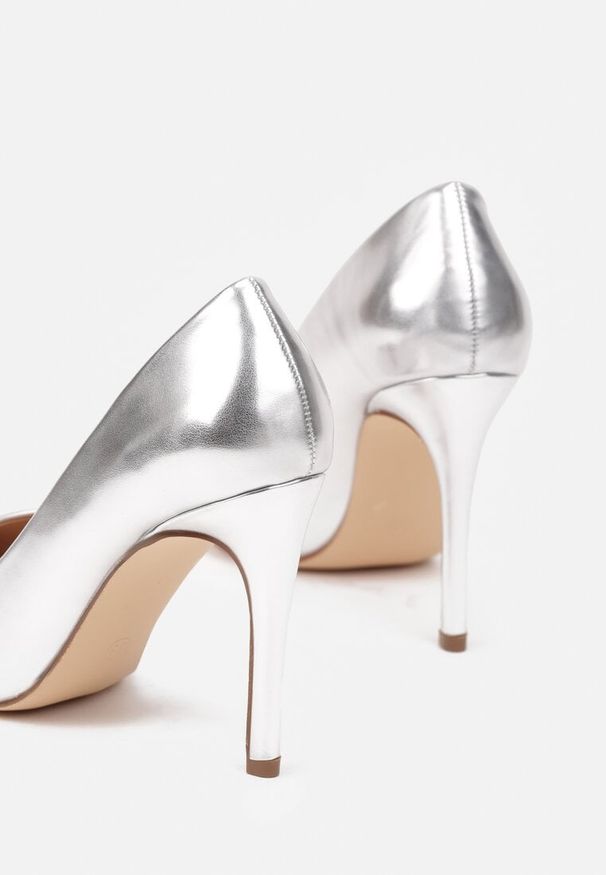 Born2be - Srebrne Klasyczne Szpilki Vices ze Skórzaną Wkładką Innadelle. Okazja: na spotkanie biznesowe. Kolor: srebrny. Materiał: skóra. Obcas: na szpilce. Styl: klasyczny. Wysokość obcasa: średni