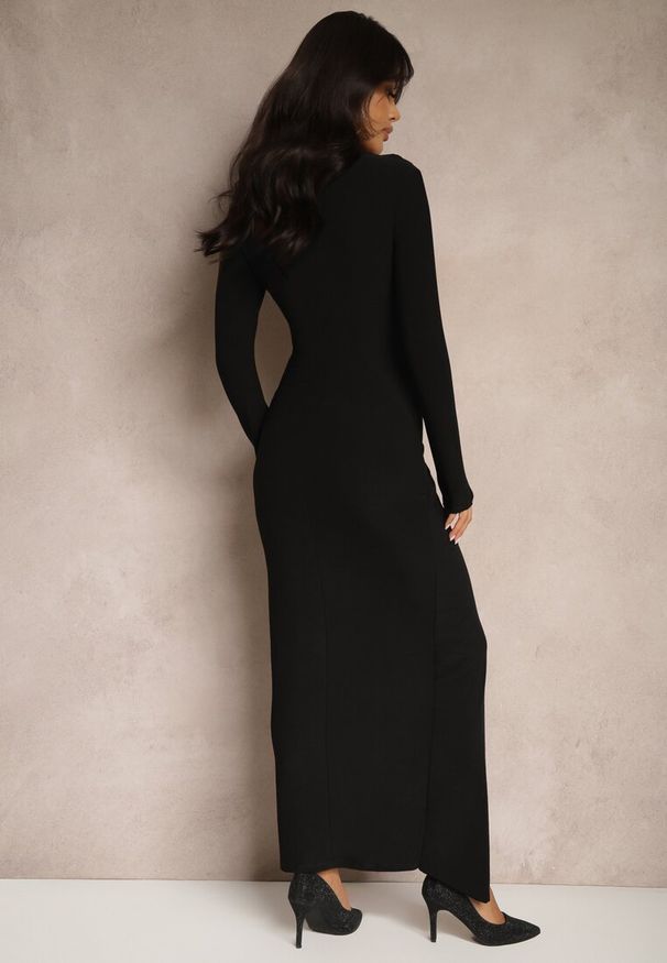 Renee - Czarna Koktajlowa Sukienka Półgolf Ozdobiona Marszczeniami Emivelleth. Okazja: na spotkanie biznesowe. Kolor: czarny. Długość rękawa: długi rękaw. Wzór: aplikacja. Typ sukienki: dopasowane. Styl: wizytowy