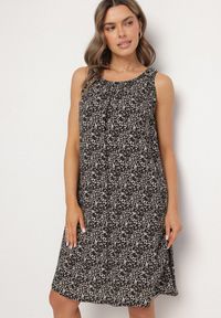 Born2be - Czarna Rozkloszowana Sukienka z Bawełny w Abstrakcyjny Wzór Annivione. Kolor: czarny. Materiał: bawełna. Długość rękawa: na ramiączkach. Styl: elegancki, klasyczny #1