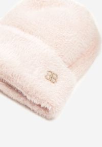 Renee - Różowa Czapka Beanie z Wiskozą Wełną i Naszywką Zolirra. Kolor: różowy. Materiał: wełna, wiskoza. Wzór: aplikacja. Styl: casual, elegancki