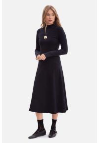 BeWear - Bawełniana sukienka dzianinowa rozkloszowana czarna. Okazja: na co dzień, do pracy. Typ kołnierza: golf. Kolor: czarny. Materiał: dzianina, bawełna. Długość rękawa: długi rękaw. Styl: casual #1