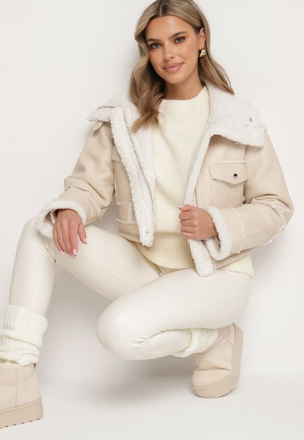 Born2be - Białe Legginsy z Ekoskóry z Guzikami Wysokim Stanem i Gumką w Talii Sintheria. Okazja: na co dzień, na spacer. Stan: podwyższony. Kolor: biały. Materiał: kaszmir, materiał. Wzór: aplikacja. Sezon: jesień. Styl: casual, elegancki