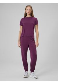 4f - 4F Spodnie dresowe z modalem joggery damskie - fioletowe M. Stan: podwyższony. Kolor: czerwony. Materiał: dresówka. Długość: do kostek. Wzór: gładki #1